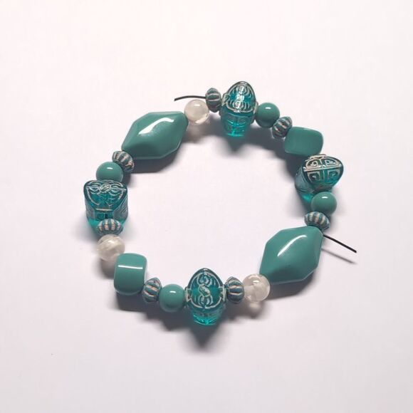 30 Blue and Clear Beaded Bracelet - Picture 1 of 4